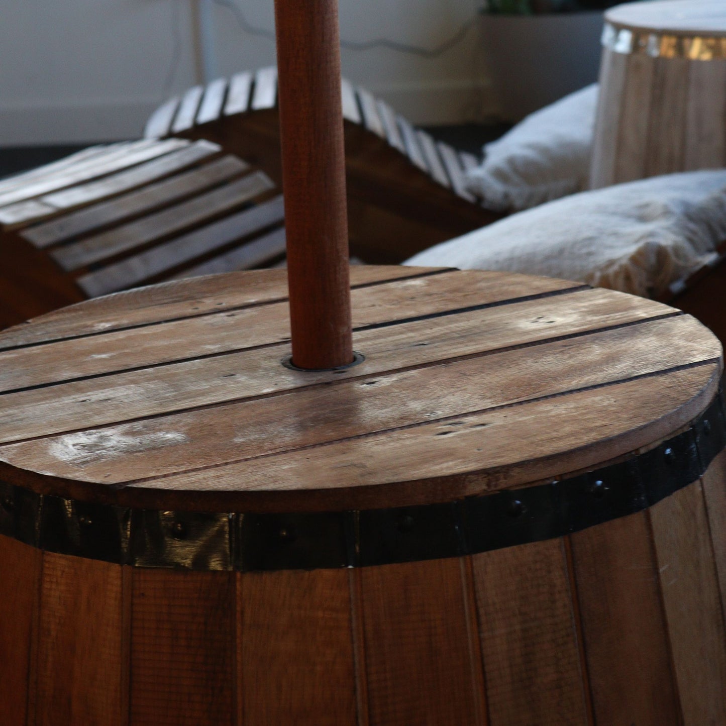 Parasol Base & Beer Barrel Table – Natural Wood 60 x 48.5 cm
