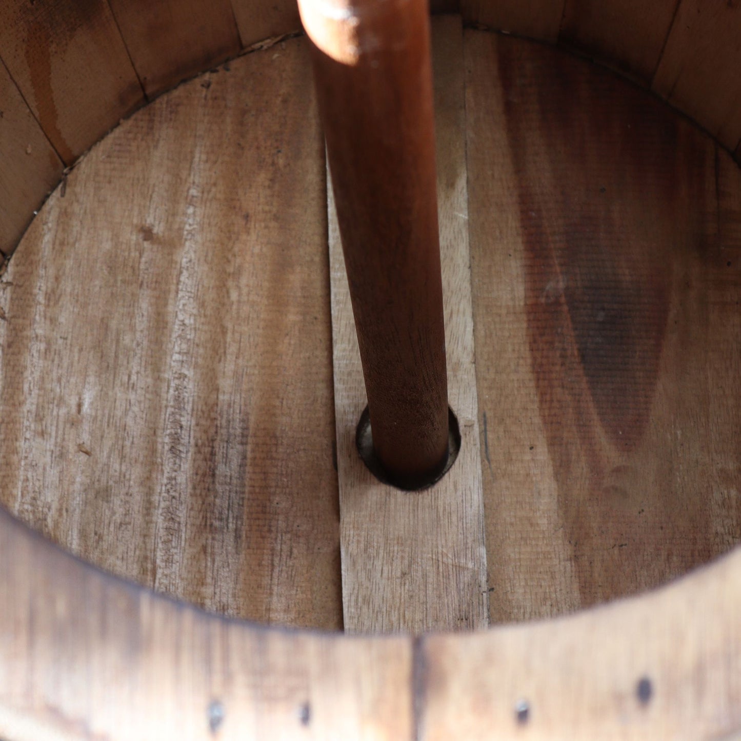 Parasol Base & Beer Barrel Stool – Natural Wood 38 x 32 cm
