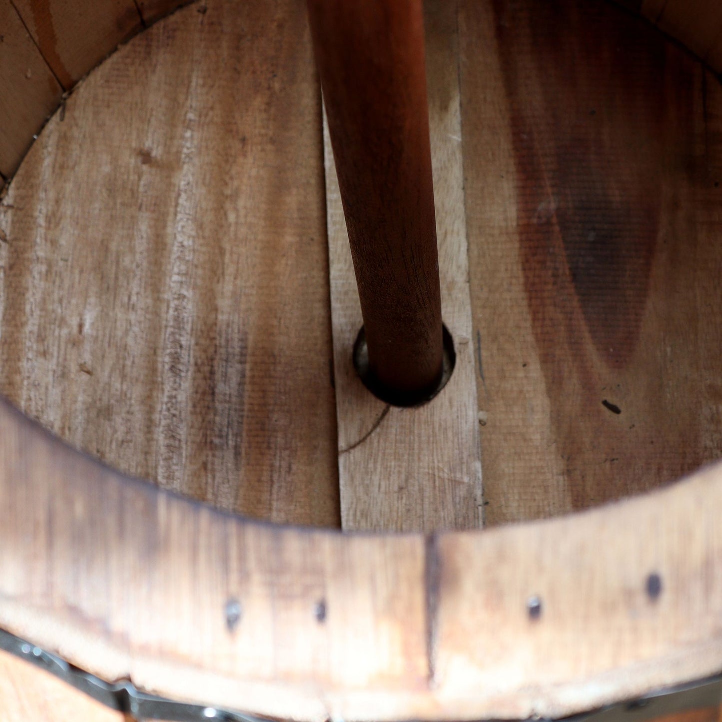 Parasol Base & Beer Barrel Stool – Natural Wood 38 x 32 cm
